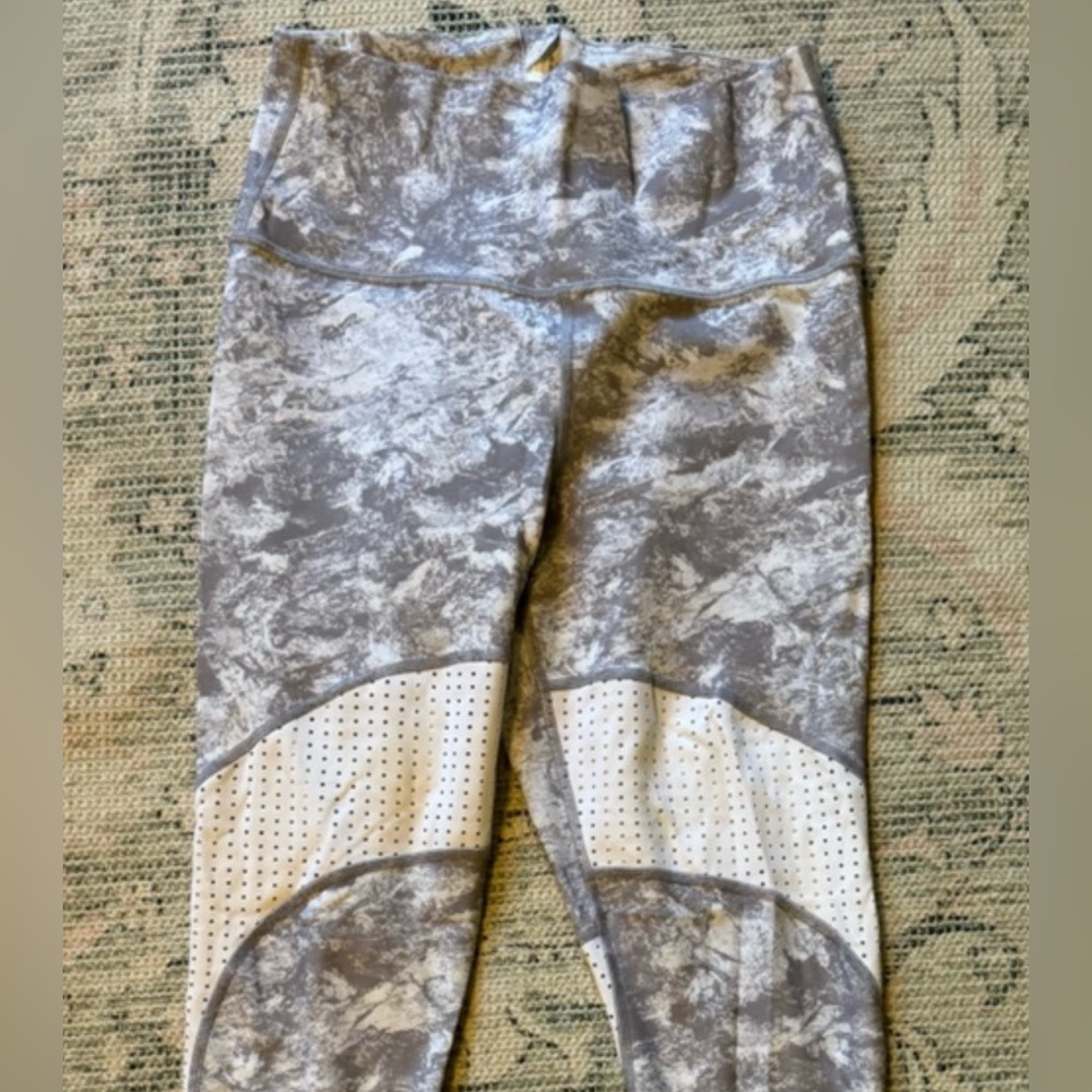 Lululemon Size 8 Grey and White Perforated Mesh Leggings 28” Zipper Waist